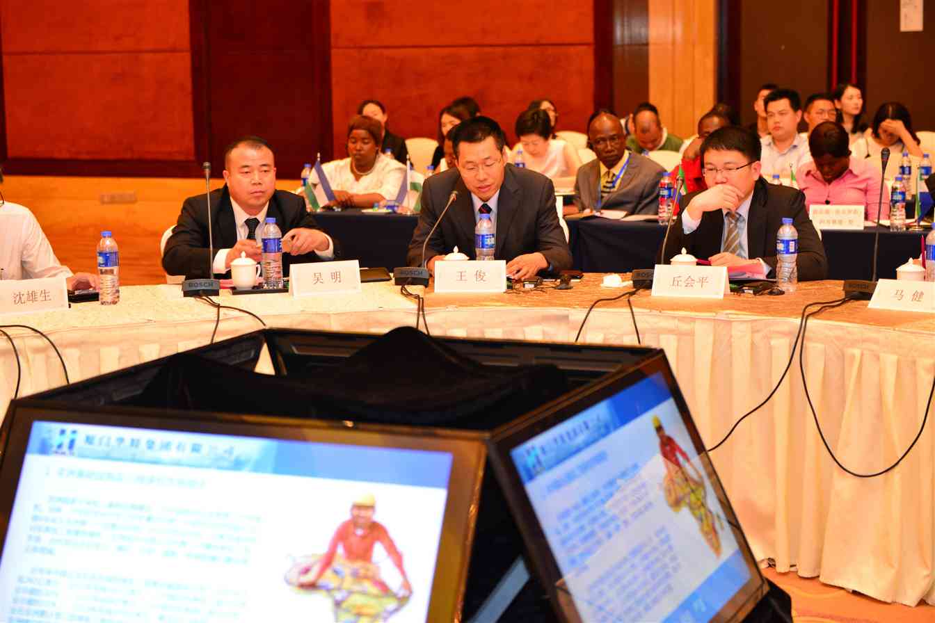 2016非洲1_副本_副本.jpg 公司荣获2015年度非洲最具品牌价值奖_久阳机械