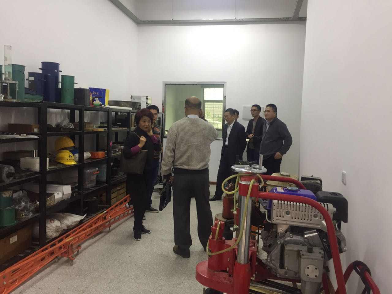 厦门市交通质监局总工2.jpg 厦门市交通质监局总工余晓南一行莅临我司技术中心检查工作_久阳机械