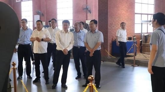 强强联合再谱新篇！山东临工与江苏某集团大客户挖掘机交机_久阳机械