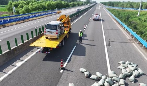 徐工平板清障车,演绎一“机”救援_久阳机械 徐工平板清障车,演绎一“机”救援_久阳机械