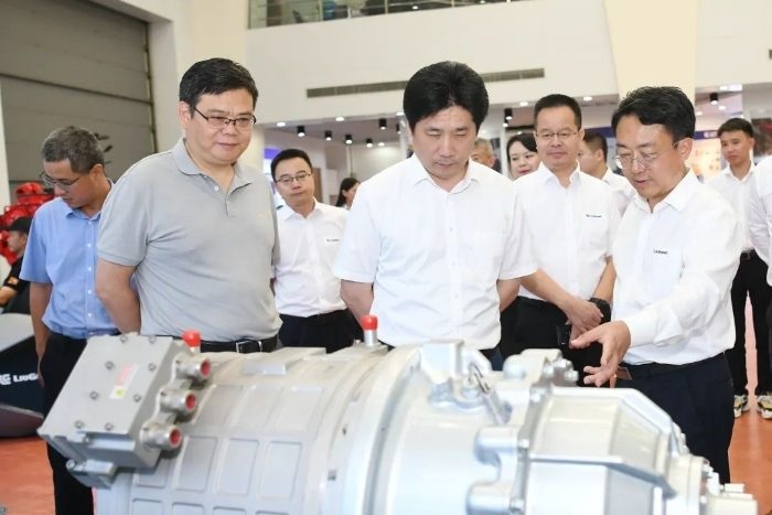 安徽海螺集团公司与柳工深化战略合作_久阳机械