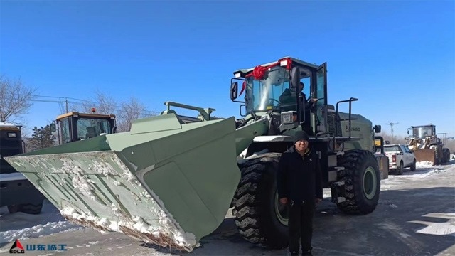 山东临工新能源装载机“电”靓祖国北疆_久阳机械