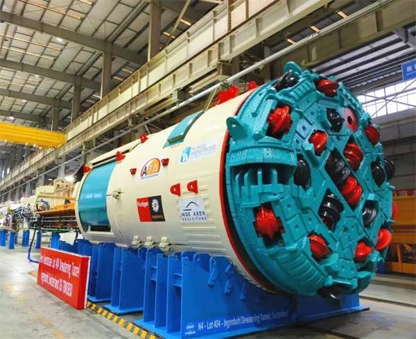 国产首台出口瑞士新型双护盾硬岩掘进机(TBM)始发_久阳机械