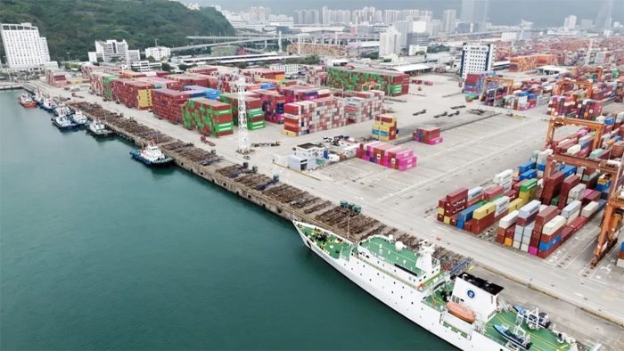 低碳转型！全球首座港内底盘式重卡换电站正式启用_久阳机械