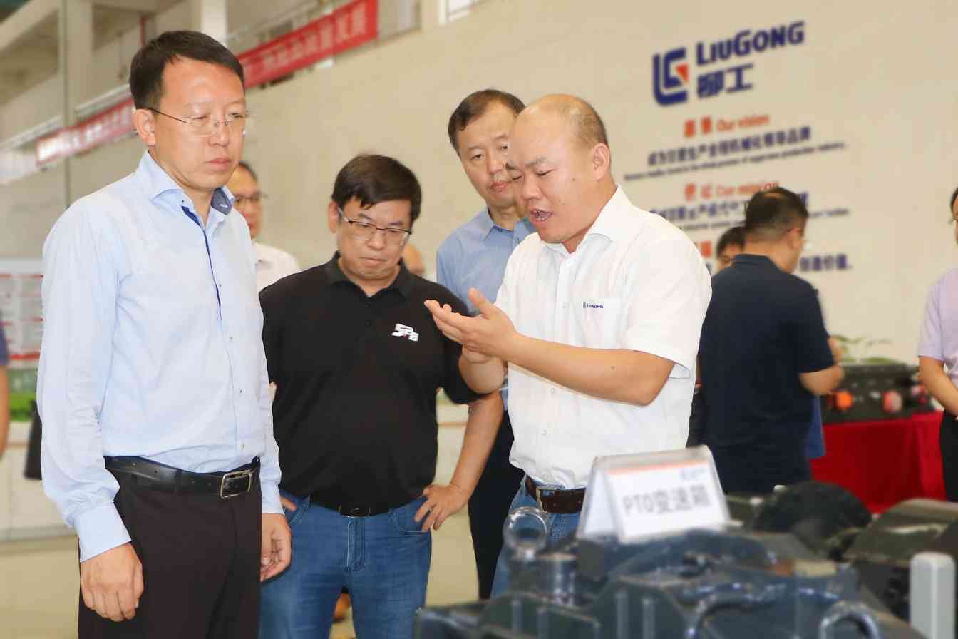 农业农村部调研组到访柳工农机，点赞混合动力技术创新_久阳机械