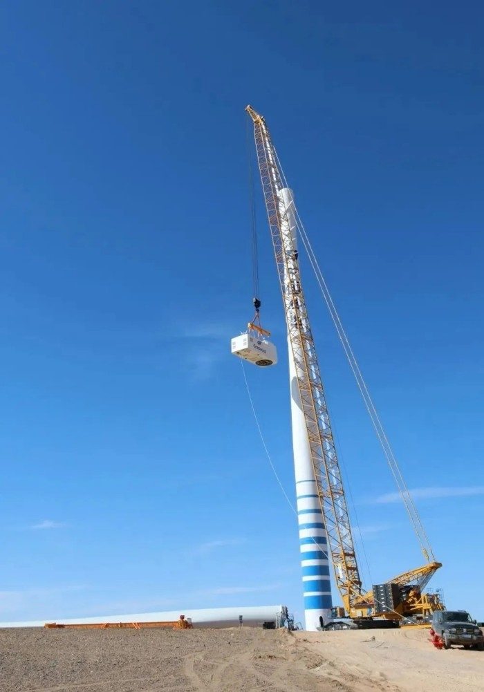 一键定乾坤！徐工1300吨“擎风者”高原风机吊装_久阳机械