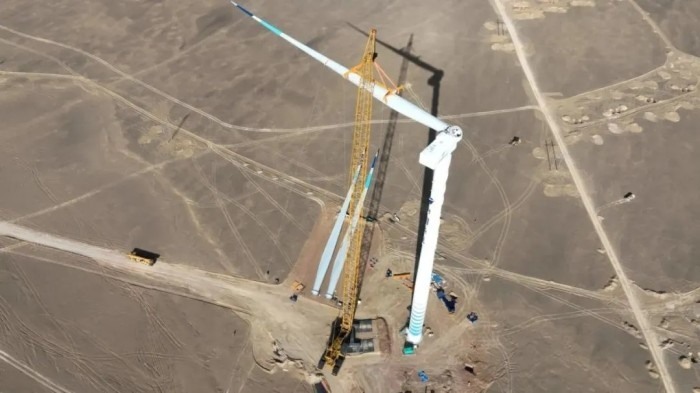 一键定乾坤！徐工1300吨“擎风者”高原风机吊装_久阳机械