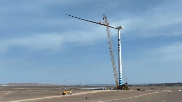 一键定乾坤！徐工1300吨“擎风者”高原风机吊装_久阳机械