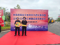 柳工成套路面设备批量交付，助力客户高效施工！_久阳机械