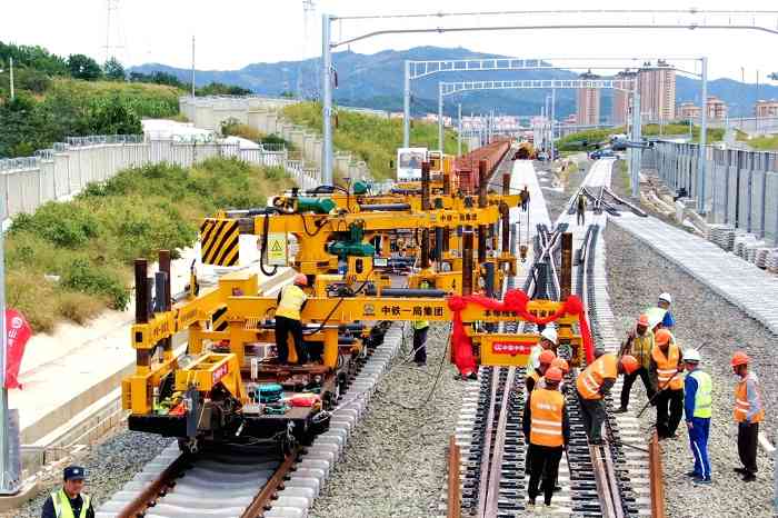 中国中铁旗下中铁一局参建的潍烟高铁全线铺轨贯通！_久阳机械