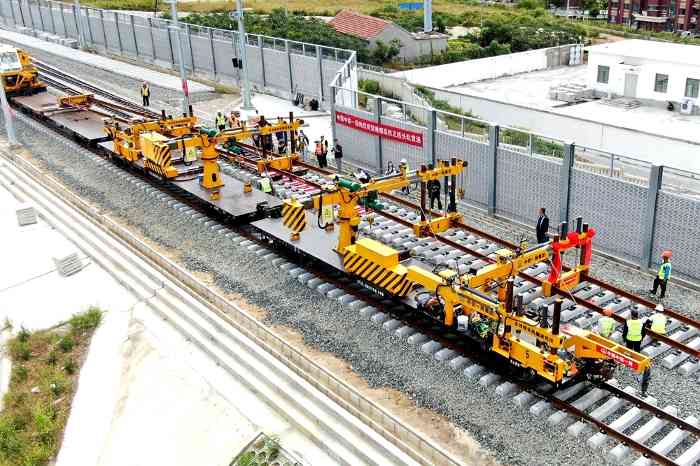 中国中铁旗下中铁一局参建的潍烟高铁全线铺轨贯通！_久阳机械