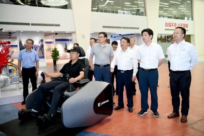 安徽海螺集团公司与柳工深化战略合作_久阳机械