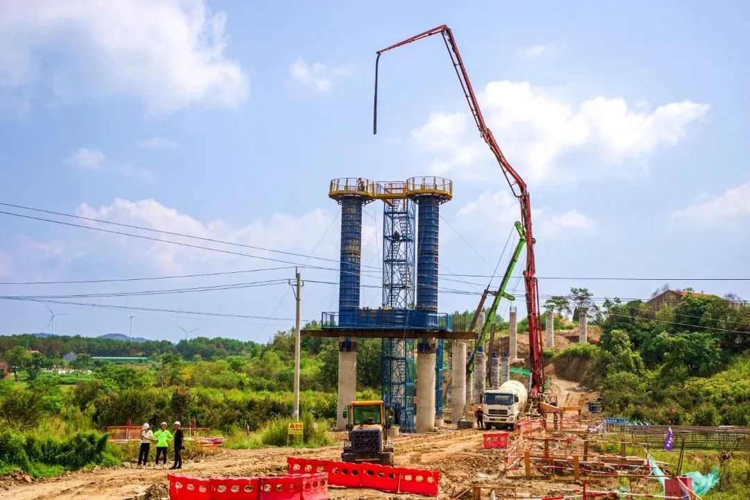 随信高速加快打通鄂豫交通大动脉 湖北交投投建_久阳机械