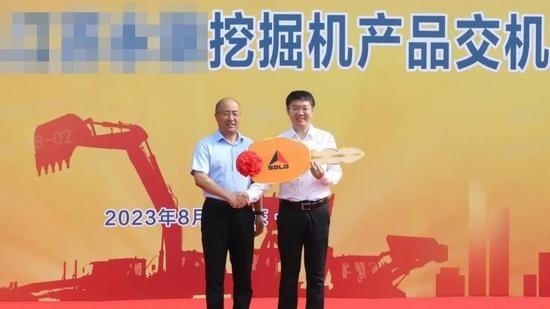 强强联合再谱新篇，山东临工与江苏某集团大客户挖掘机交机仪式隆重举行_久阳机械
