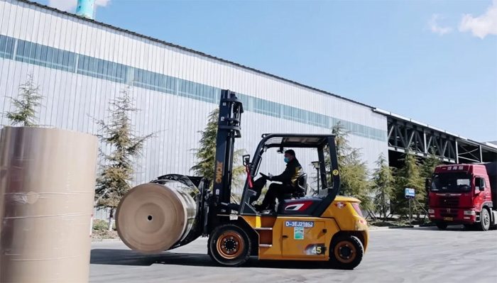 当造纸遇上智能搬运：徐工叉车如何打造一站式解决方案？