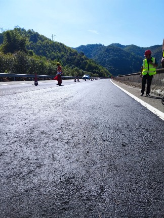 5.png 大成集团微表处项目观摩会顺利召开