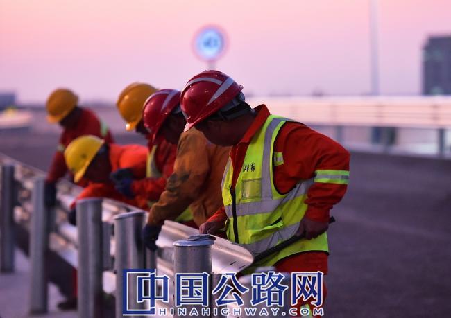 1766557416847654.jpg 【13】《暮色里的护栏》.jpg