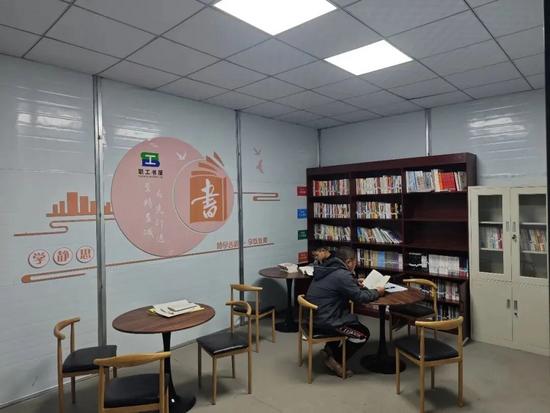书香满工地 文明谱新篇——天陇铁路Ⅱ标二分部职工书屋获评市级示范书屋