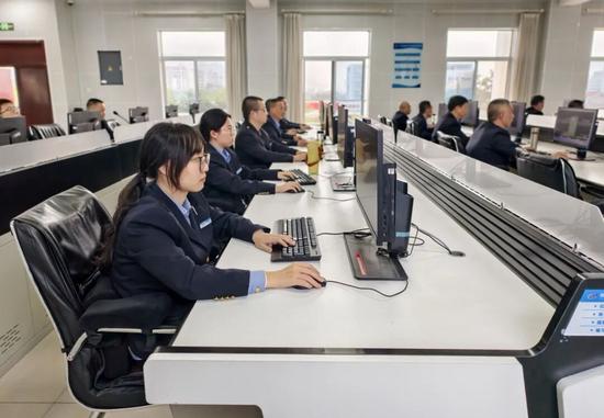 定岗不到半年，7名“00后”小姑娘屡屡获奖！_久阳机械