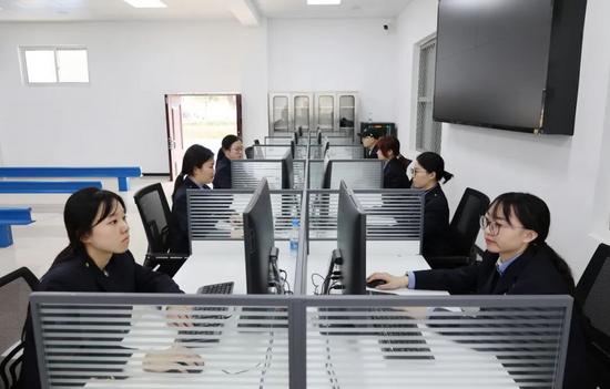 定岗不到半年，7名“00后”小姑娘屡屡获奖！_久阳机械