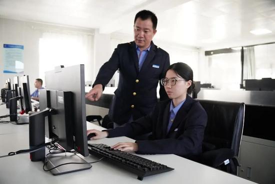 定岗不到半年，7名“00后”小姑娘屡屡获奖！_久阳机械