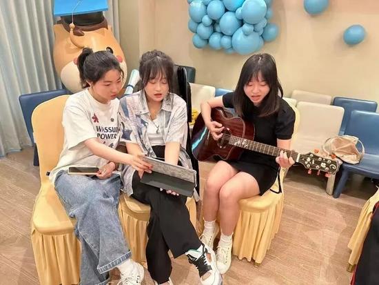 定岗不到半年，7名“00后”小姑娘屡屡获奖！_久阳机械