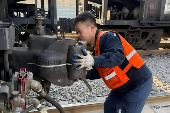 藏在塑料瓶里的温暖_久阳机械