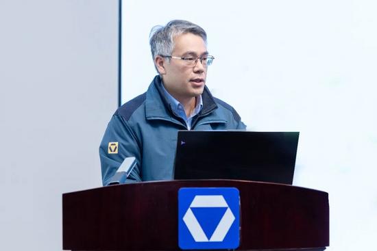 启新程 攀高峰 · 2026徐工道路营销工作会议聚势谋远，共_久阳机械
