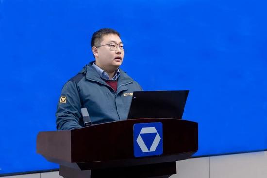 启新程 攀高峰 · 2026徐工道路营销工作会议聚势谋远，共赴征途_久阳机械