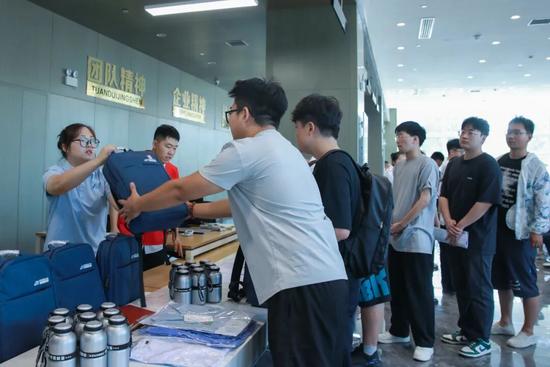 责任筑根基 关爱聚人心——晋钢智造荣获“全国就业与社会保障先进民营企业”_久阳机械 责任筑根基 关爱聚人心——晋钢智造荣获“全国就业与社会保障先进民营企业”_久阳机械