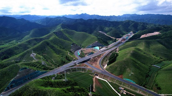 凌绥高速公路获评辽宁省2025年公路水运平安百年品质工程典型_久阳机械