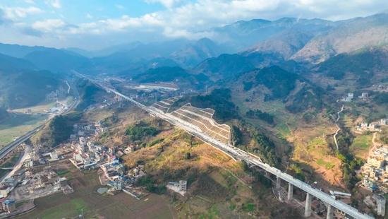 贯通16460米“华山松”！云南首条时速350公里高铁实现新突破